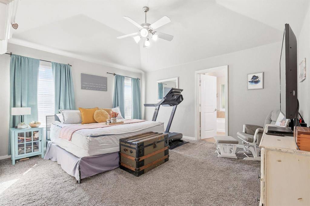 917 New York Avenue, Midlothian, TX 76065