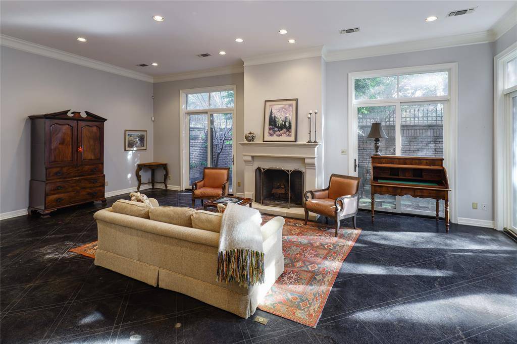 7 Glenchester Court, Dallas, TX 75225