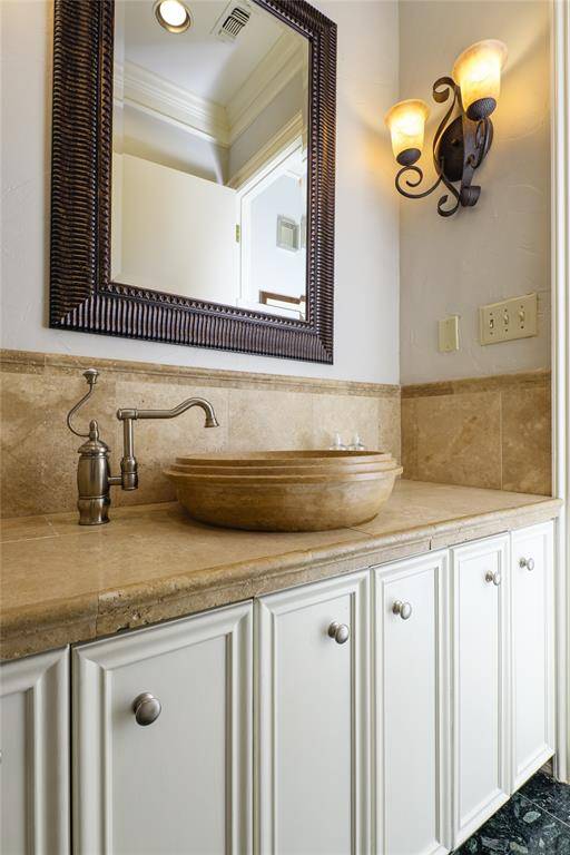 7 Glenchester Court, Dallas, TX 75225