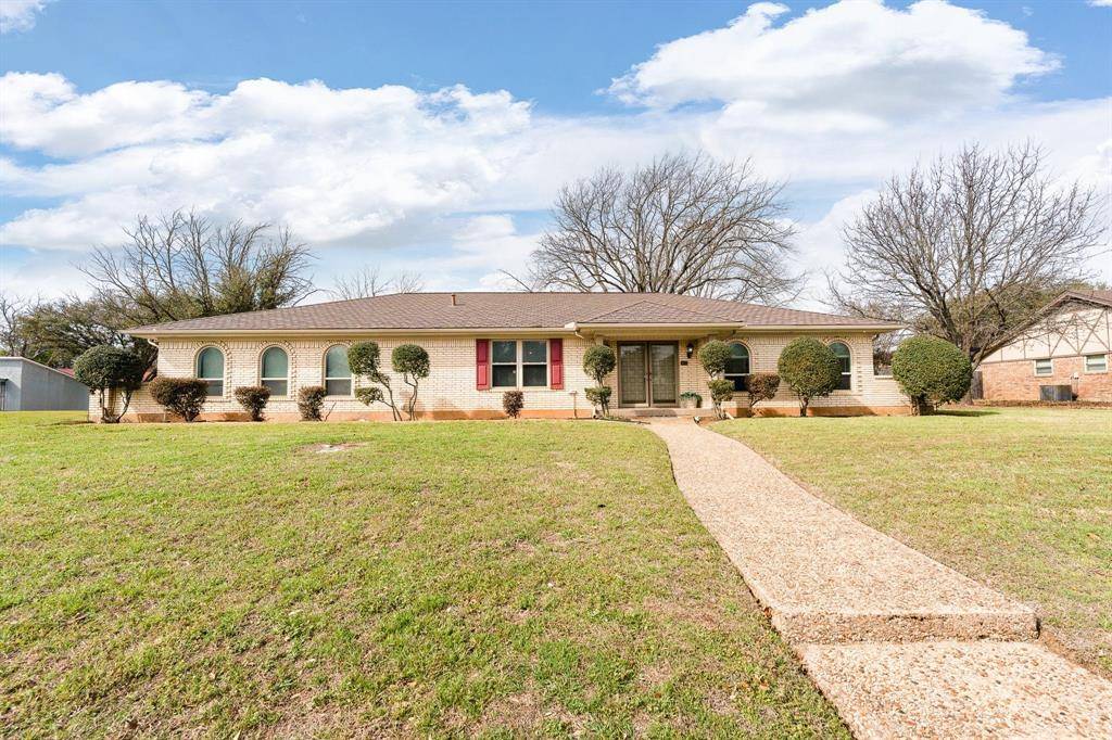 1002 Berkley Drive, Cleburne, TX 76033