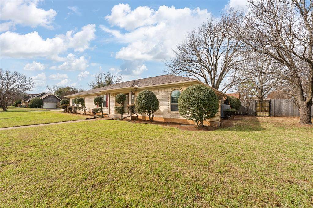 1002 Berkley Drive, Cleburne, TX 76033