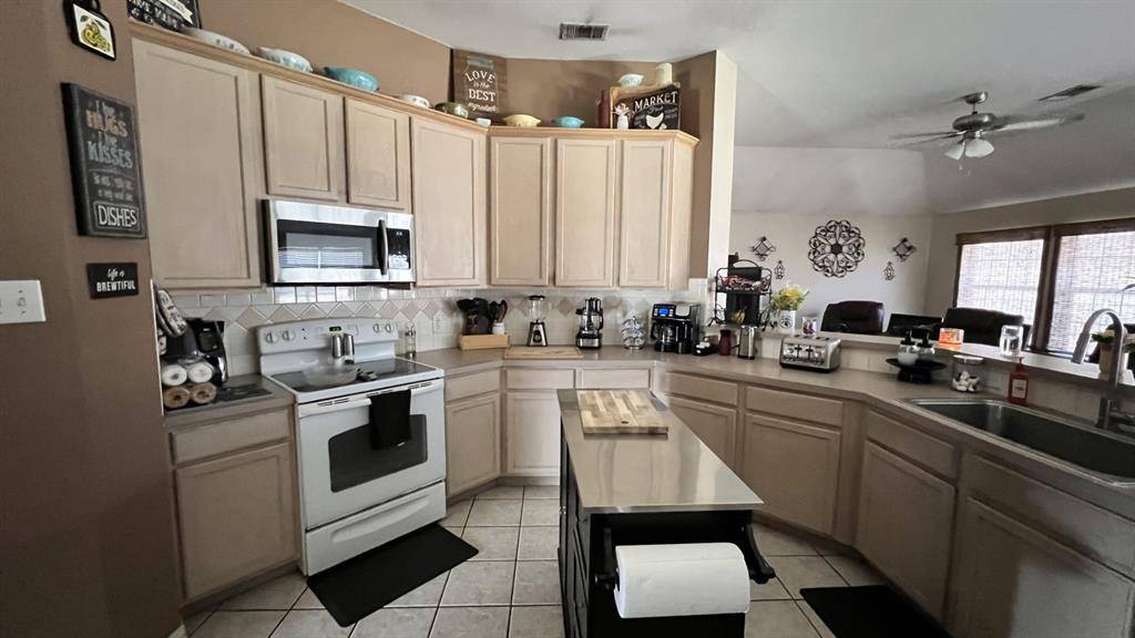 2504 Blue Holly Drive, Corinth, TX 76210