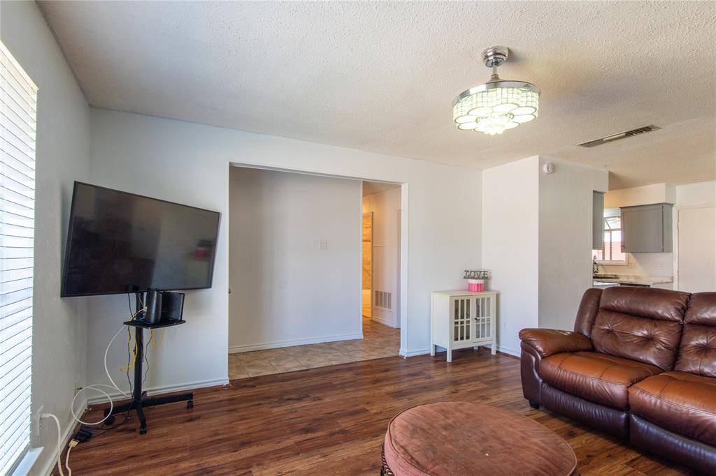 808 Meadow Mead Drive, Allen, TX 75002