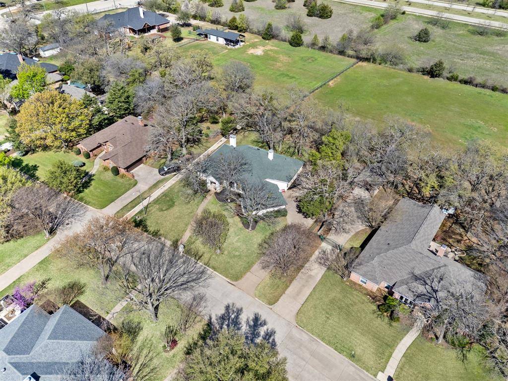 809 Majestic Oaks Court, Mansfield, TX 76063