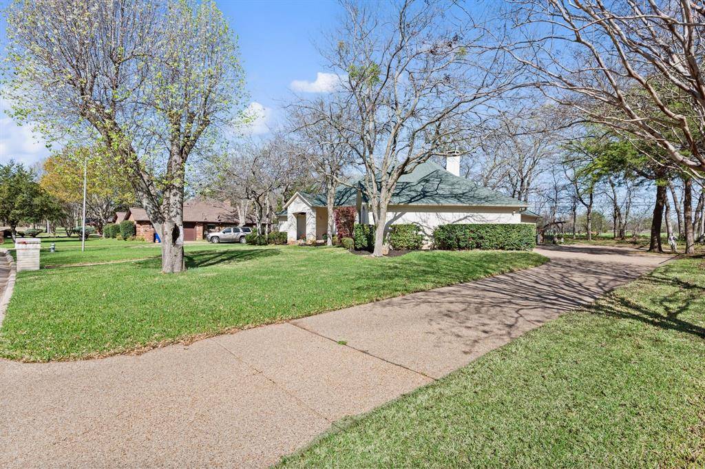 809 Majestic Oaks Court, Mansfield, TX 76063
