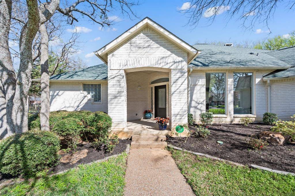 809 Majestic Oaks Court, Mansfield, TX 76063