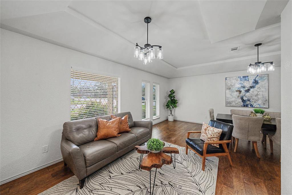 2415 Lakeview Circle, Arlington, TX 76013