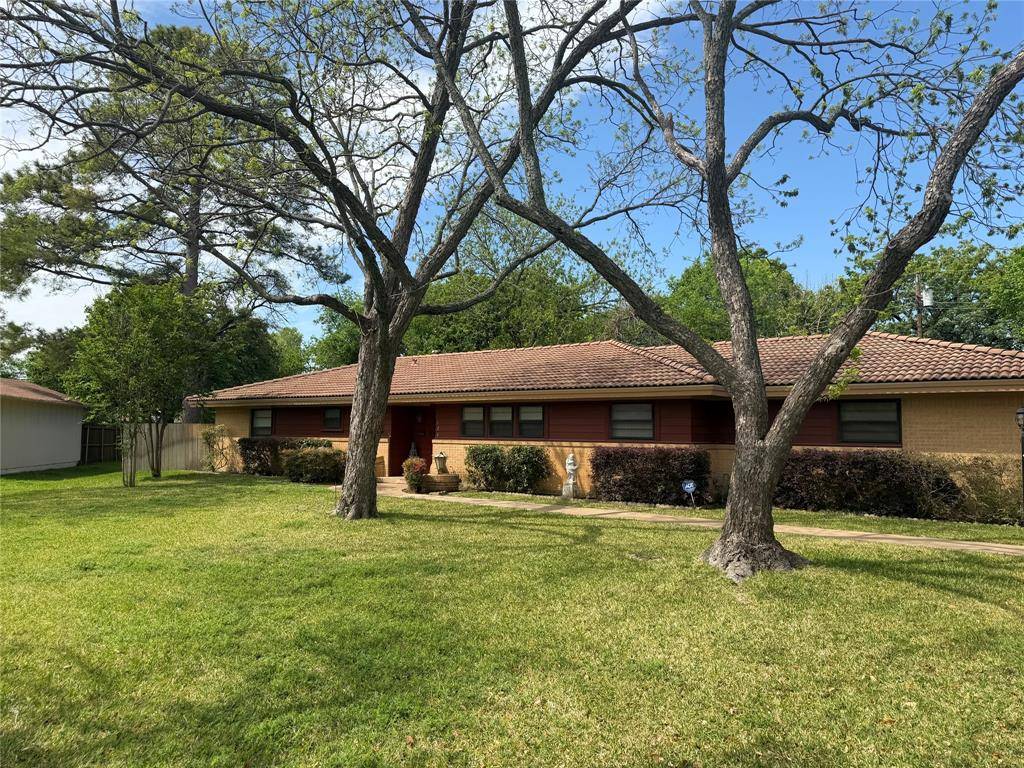 126 Sanders Place, Irving, TX 75062