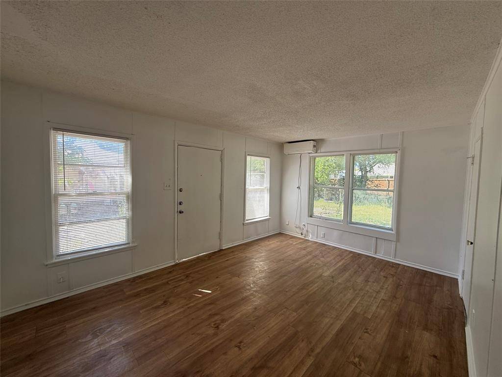 4914 Donnelly Avenue, Fort Worth, TX 76107