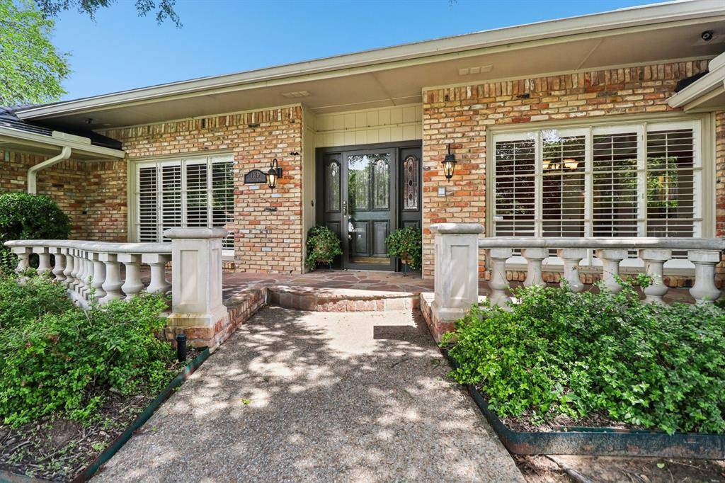 1015 Crowley Road, Arlington, TX 76012