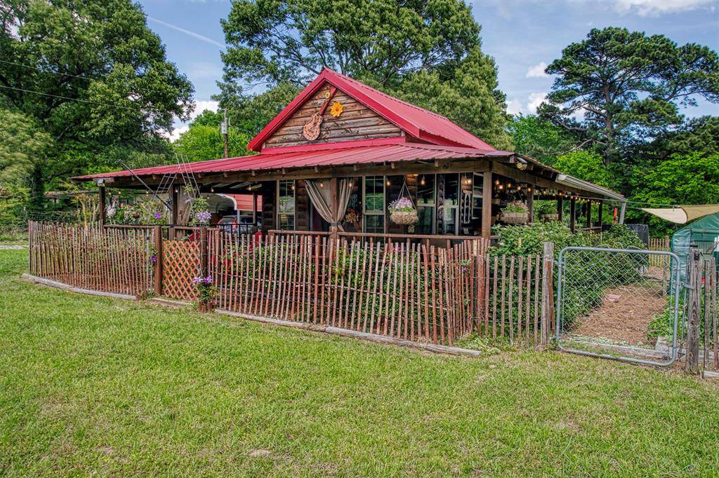 5051 Sunbird Drive, Chandler, TX 75758