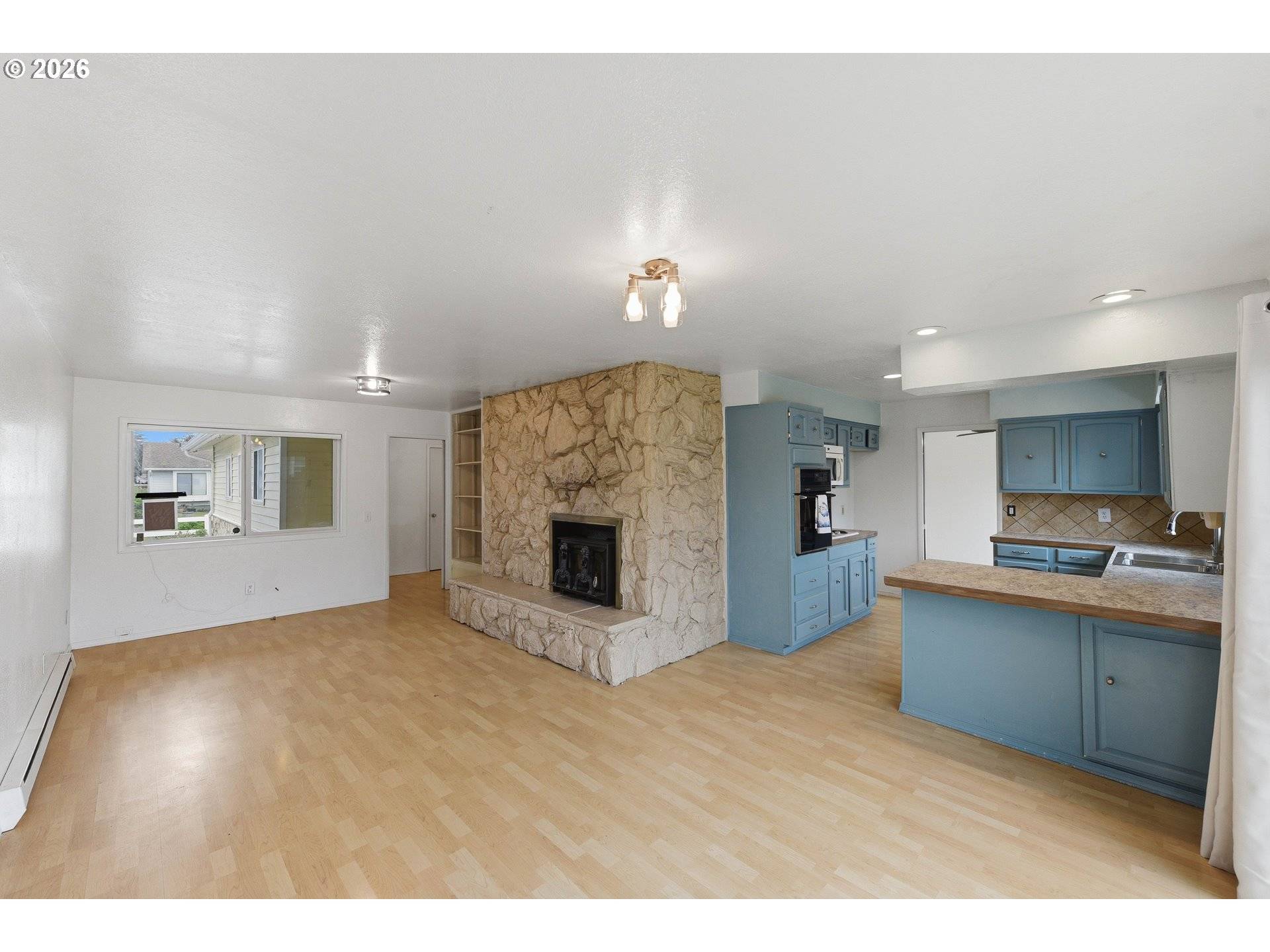 835 12TH ST, Bandon, OR 97411