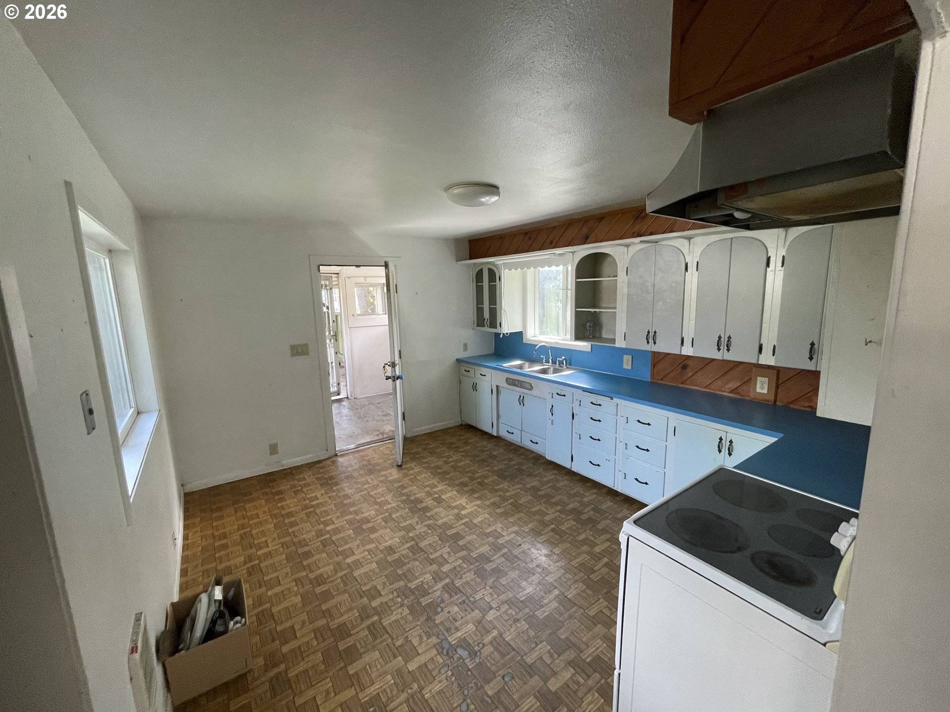 911 NE NEWTON CREEK RD, Roseburg, OR 97470