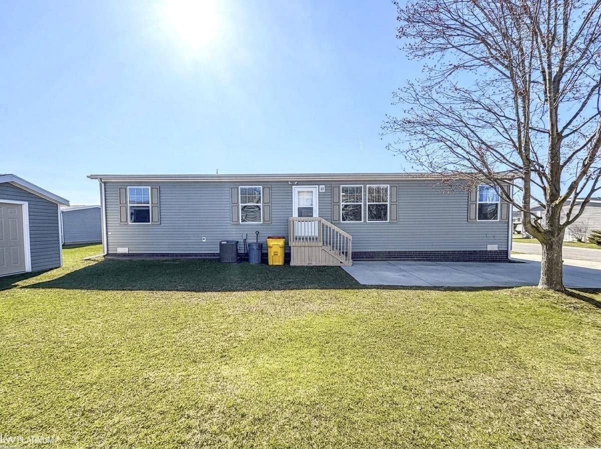 33200 Sumac CT, Lenox Twp, MI 48048