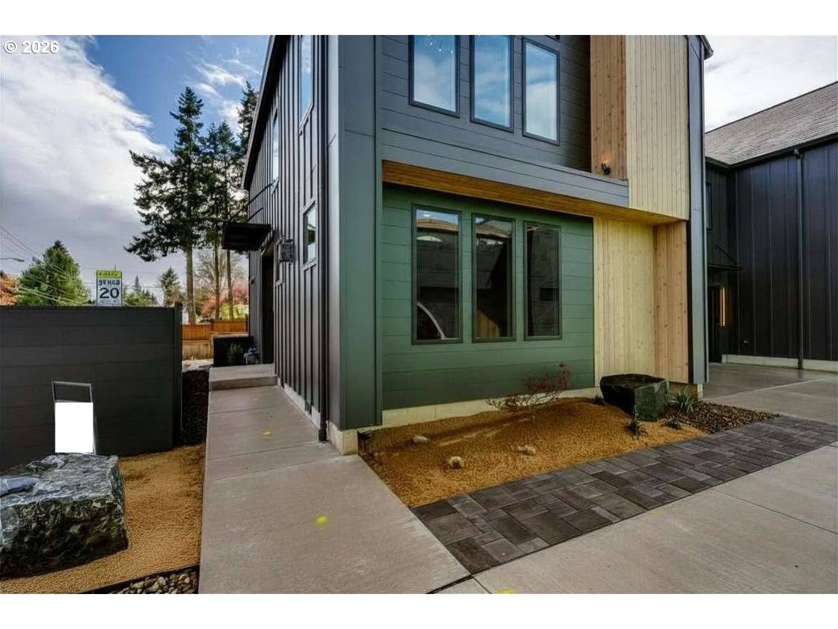 2624 GILHAM RD, Eugene, OR 97408
