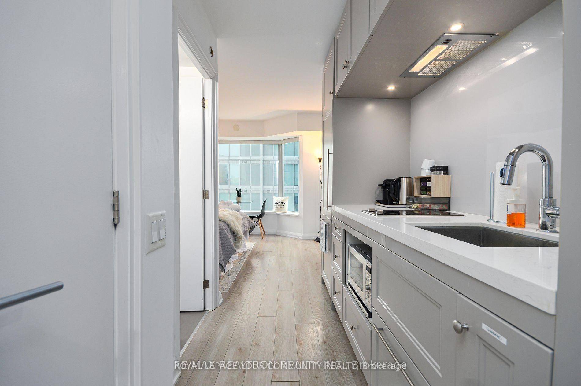 155 Yorkville AVE #1408, Toronto C02, ON M5R 1C4