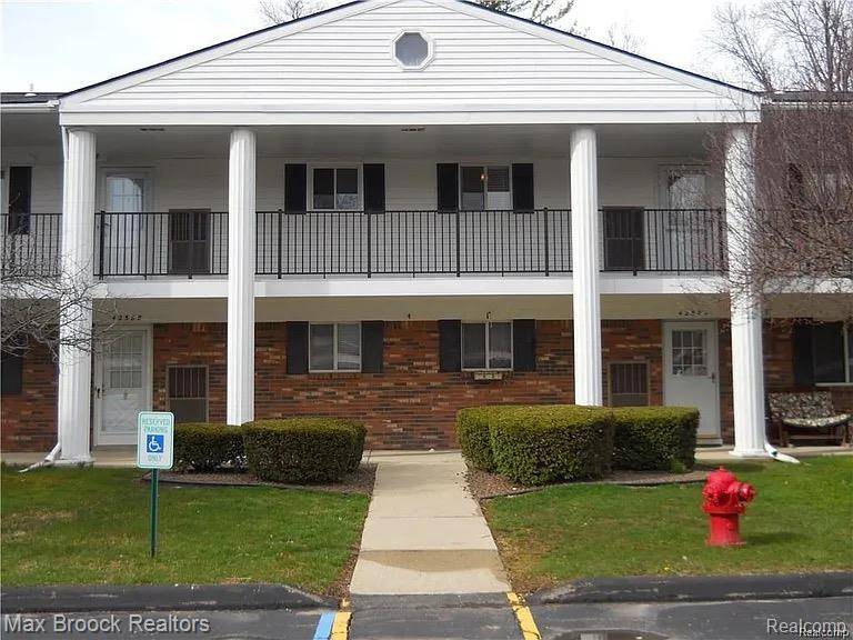 42556 Plymouth Hollow DR, Plymouth Charter Township, MI 48170