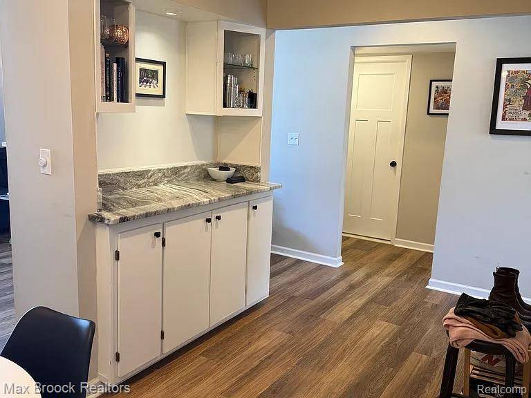 42556 Plymouth Hollow DR, Plymouth Charter Township, MI 48170