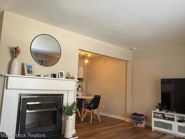 42556 Plymouth Hollow DR, Plymouth Charter Township, MI 48170