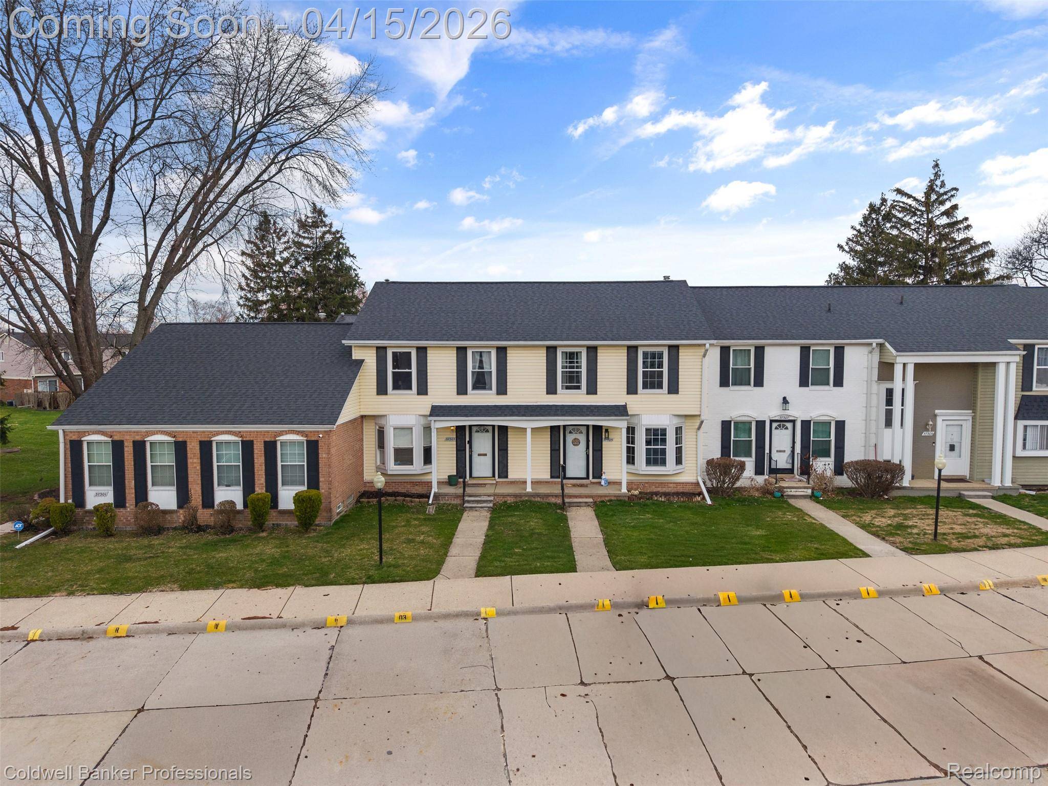 37305 Glenbrook DR, Clinton Charter Township, MI 48036