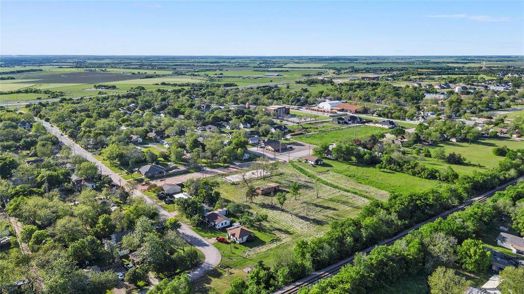 702 N Reagan Street, West, TX 76691