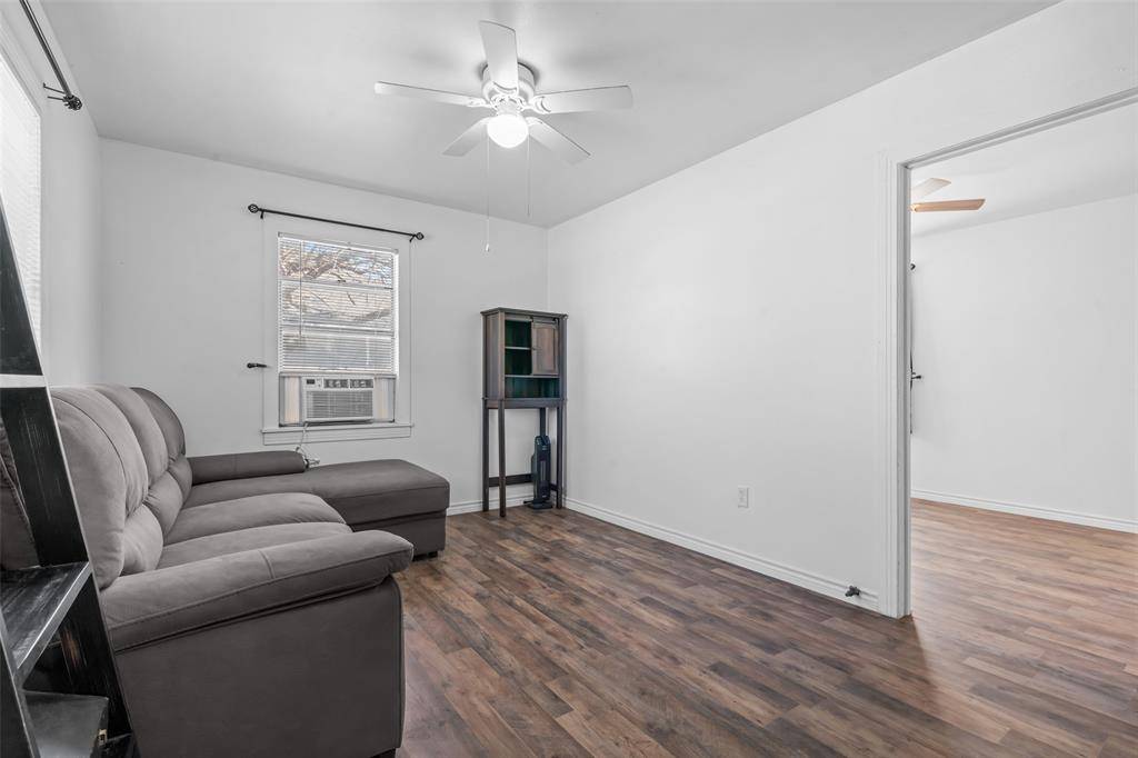 1231 W Bishop Street, Weatherford, TX 76086