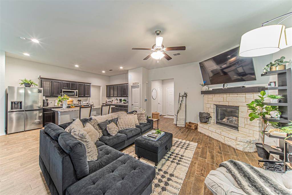 1338 Winding Hollow Drive, Grand Prairie, TX 75052