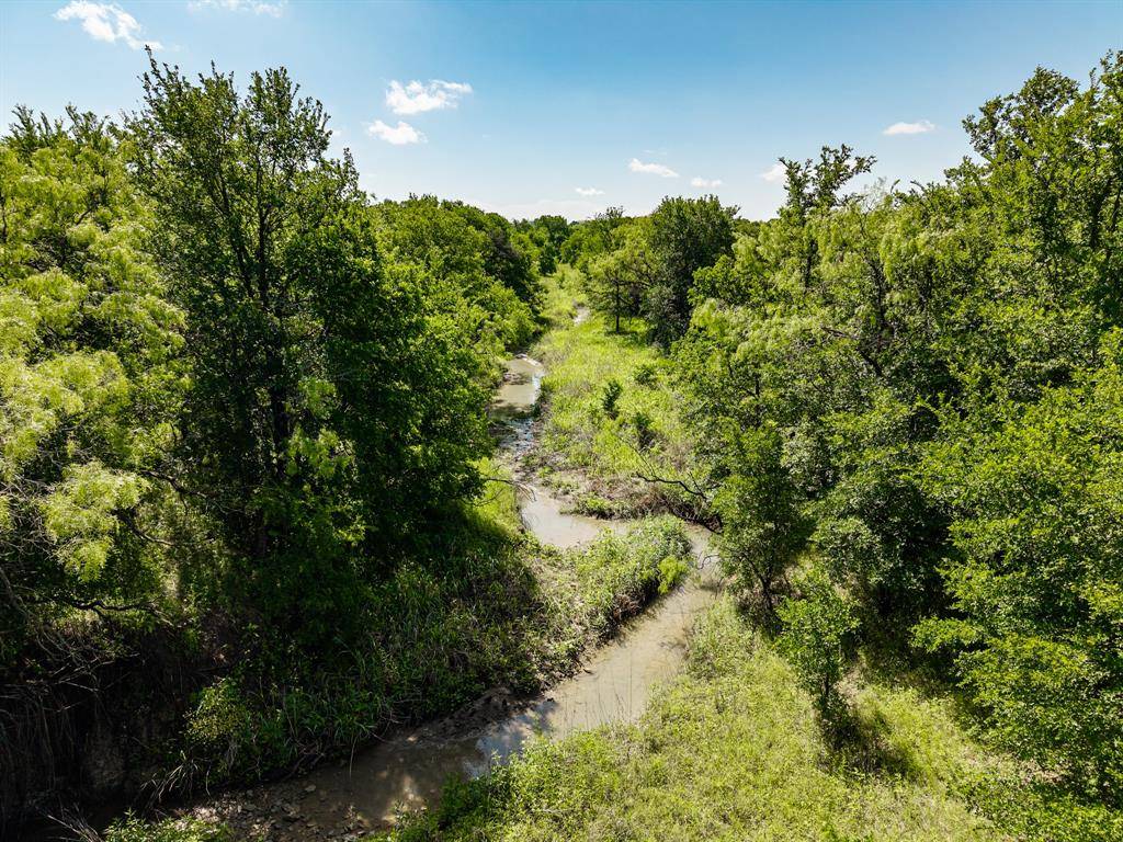 232 Hcr 2302, Abbott, TX 76621