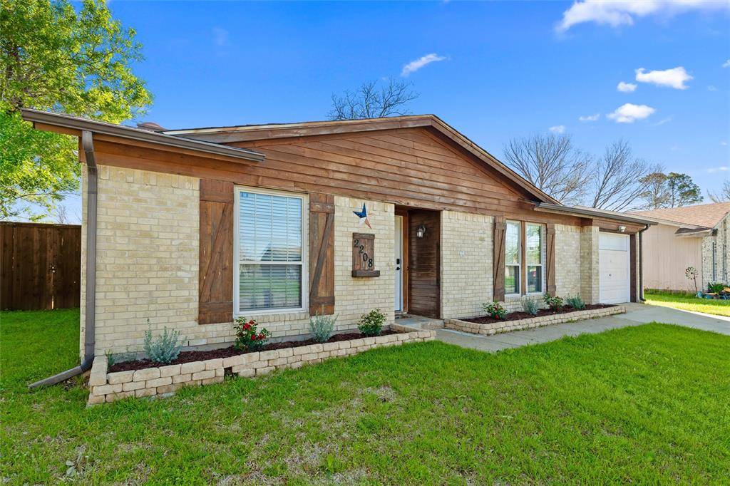 2208 Biscayne Drive W, Irving, TX 75060