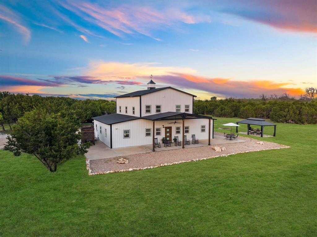 116 Creekview Drive, Blum, TX 76627