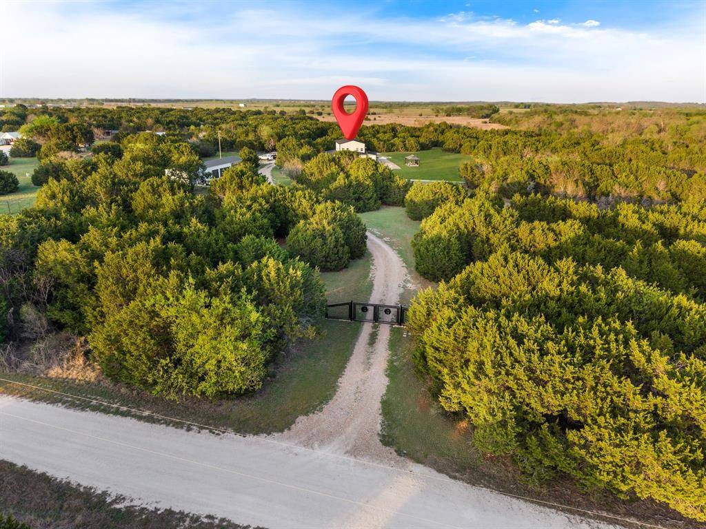 116 Creekview Drive, Blum, TX 76627