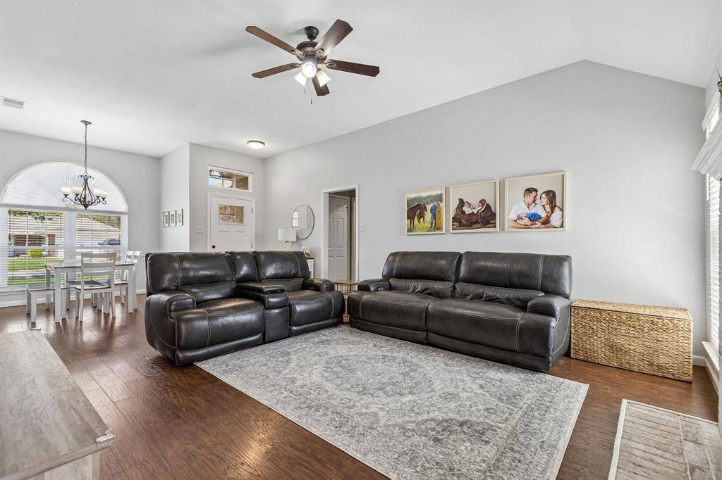 906 Bayfield Drive, Denton, TX 76209