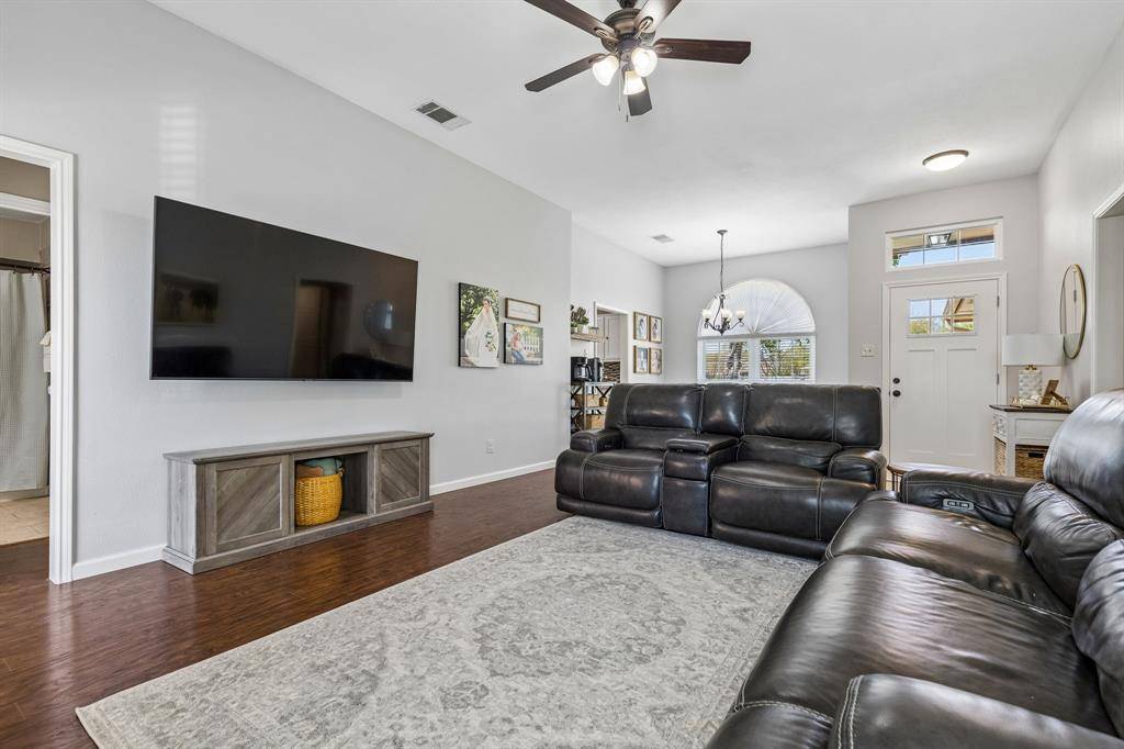 906 Bayfield Drive, Denton, TX 76209