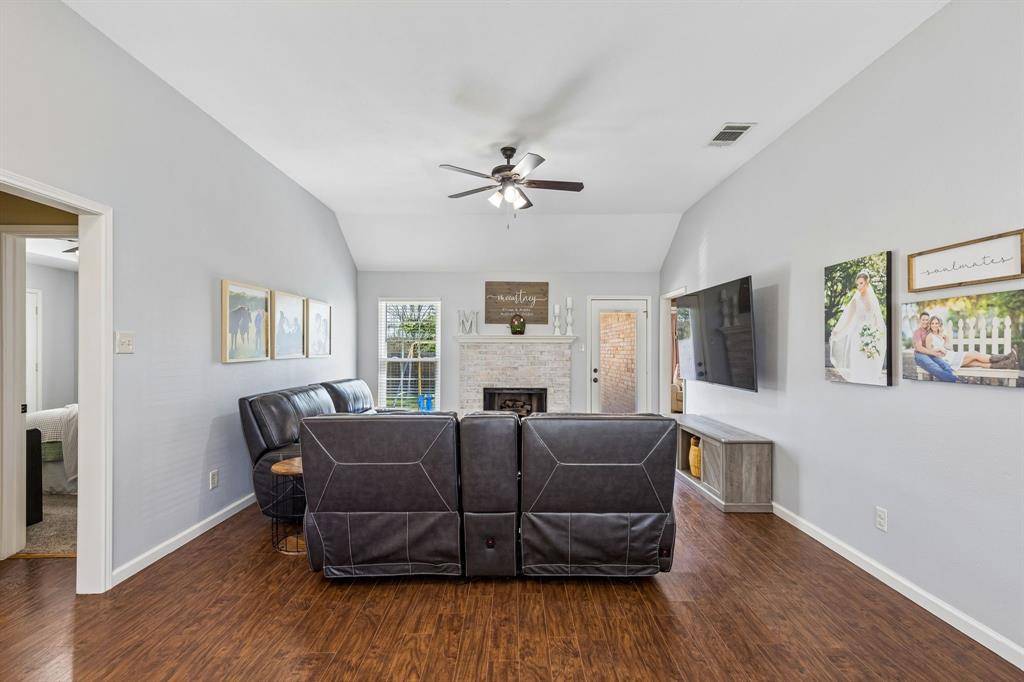 906 Bayfield Drive, Denton, TX 76209