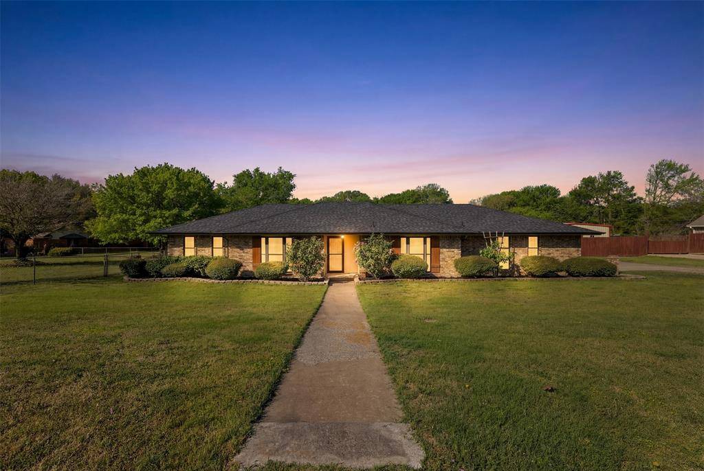 1108 Lakefront Drive, Waxahachie, TX 75165