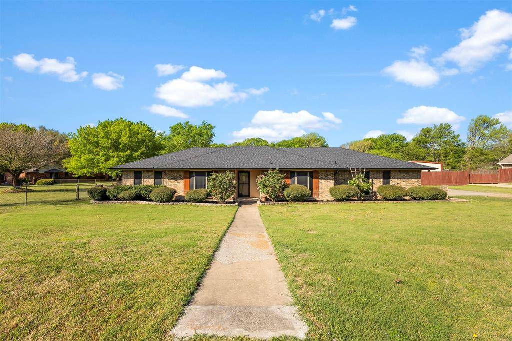 1108 Lakefront Drive, Waxahachie, TX 75165