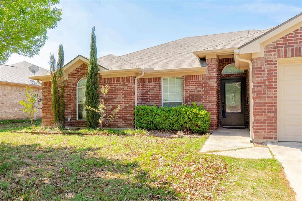 933 Sherry Lane, Saginaw, TX 76179