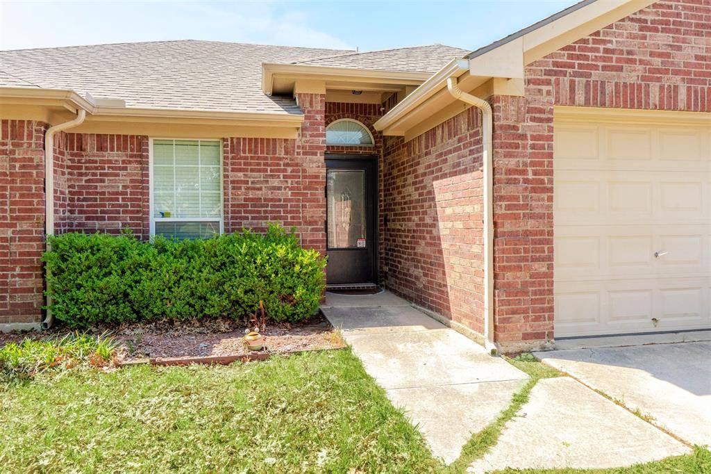 933 Sherry Lane, Saginaw, TX 76179