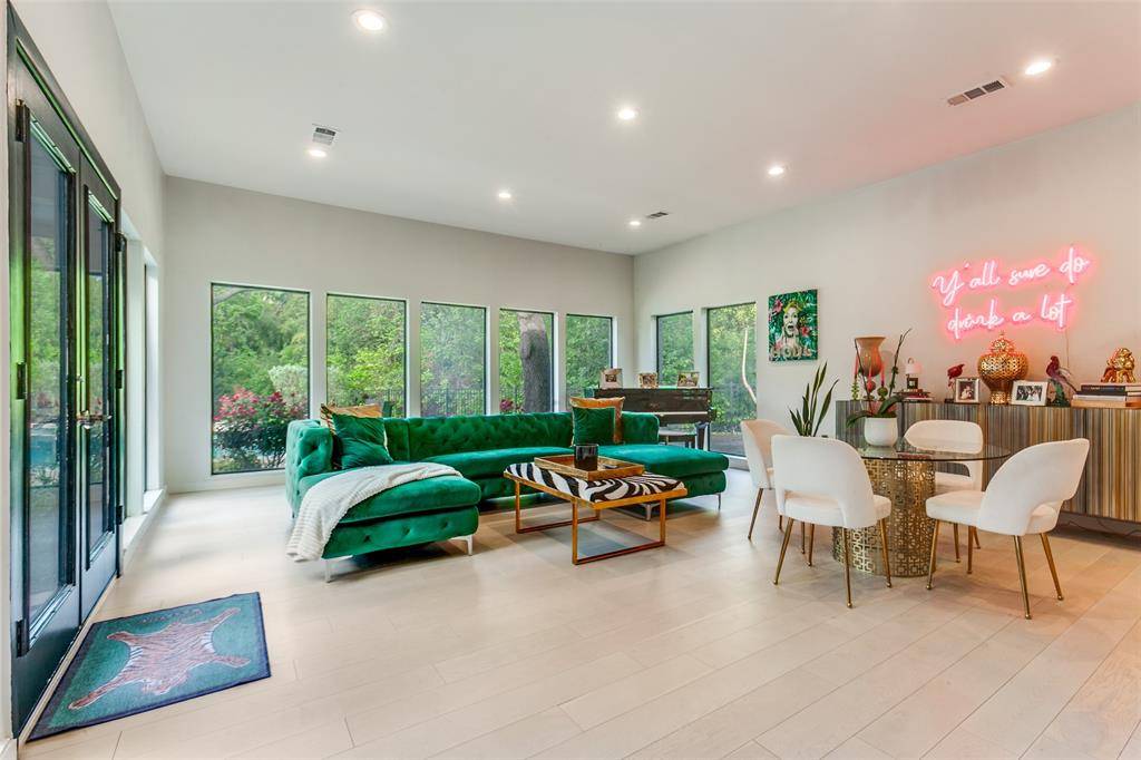 6618 Coolglen Drive, Dallas, TX 75248