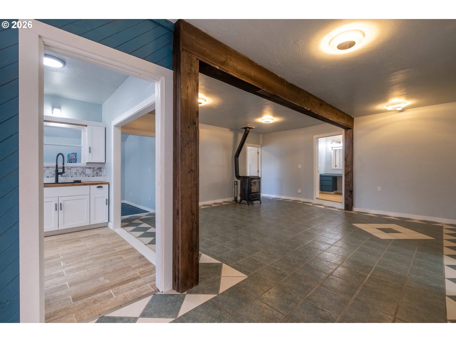 432 N YODEL LN, Otis, OR 97368