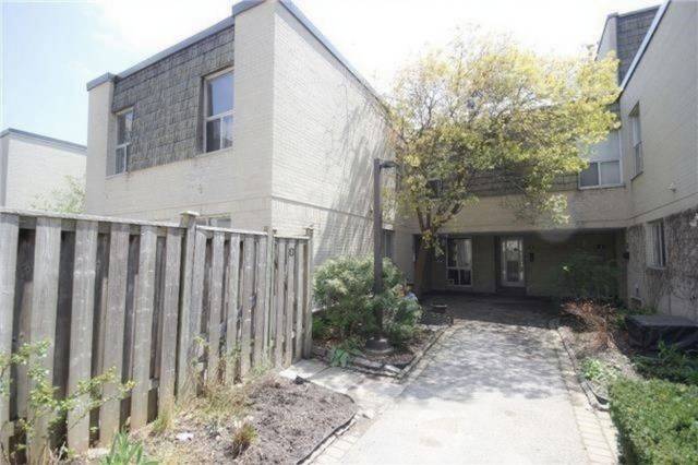 29 Four Winds DR #11, Toronto W05, ON M3J 1K7