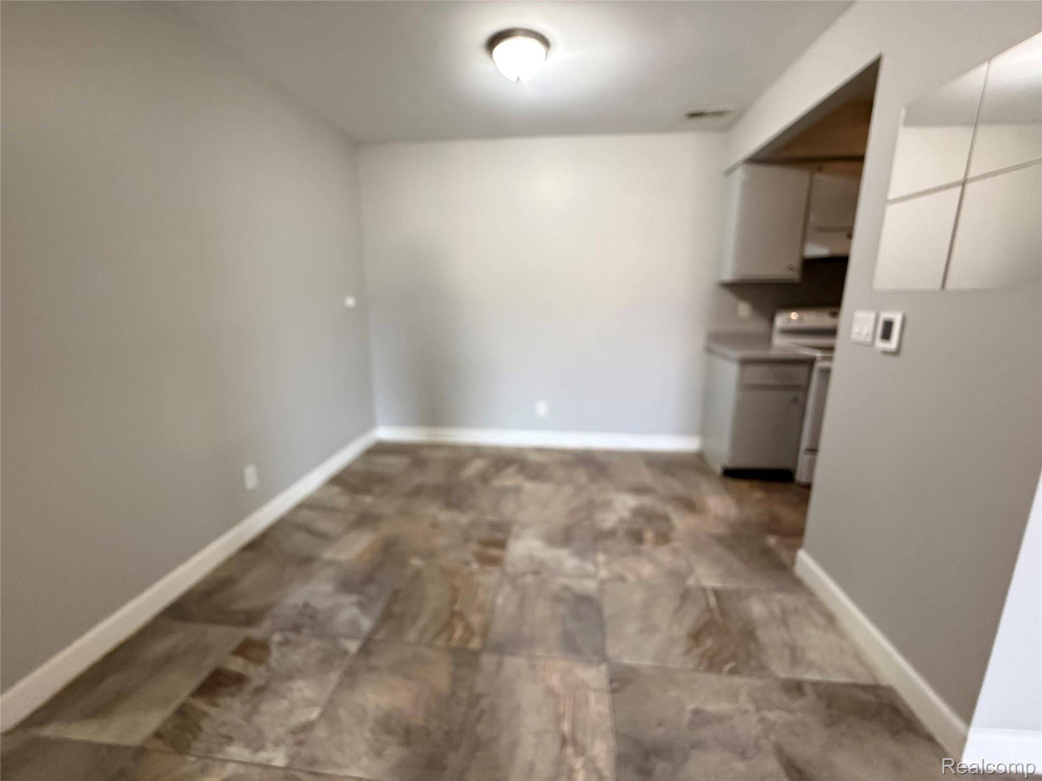 7624 Manor CIR, Westland, MI 48185