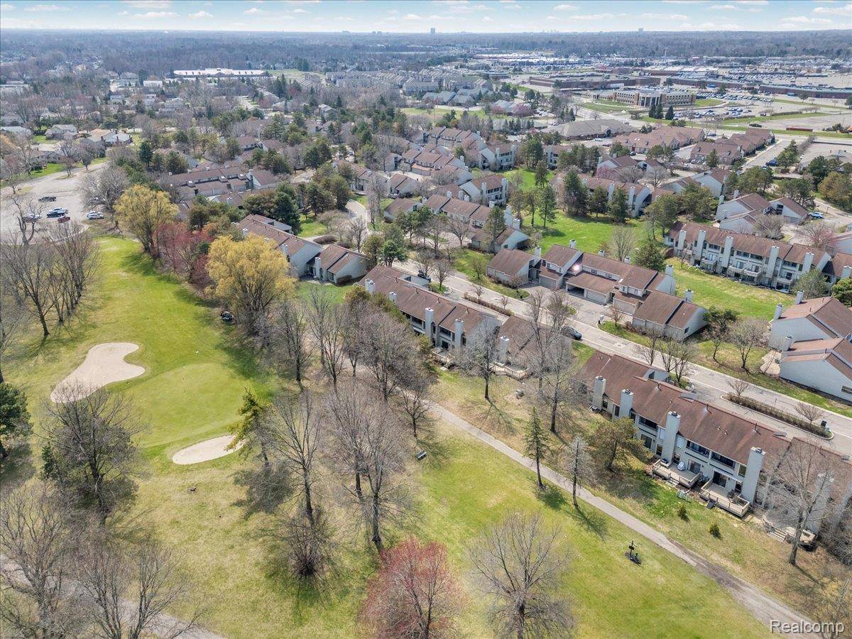 630 Ashley CIR, Rochester Hills, MI 48307