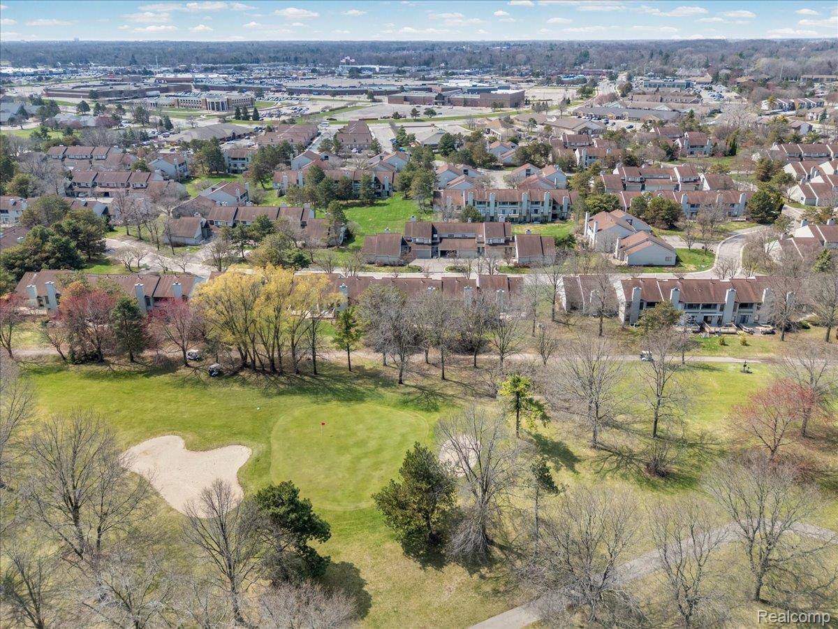 630 Ashley CIR, Rochester Hills, MI 48307