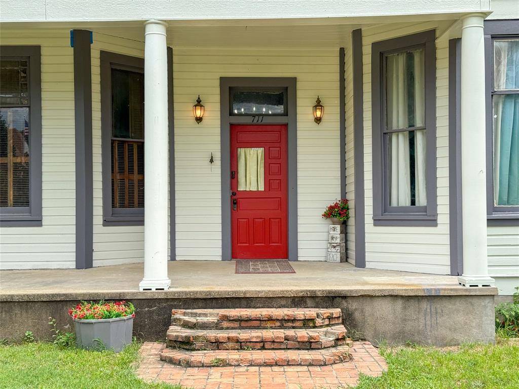 711 W 6th Street, Cisco, TX 76437