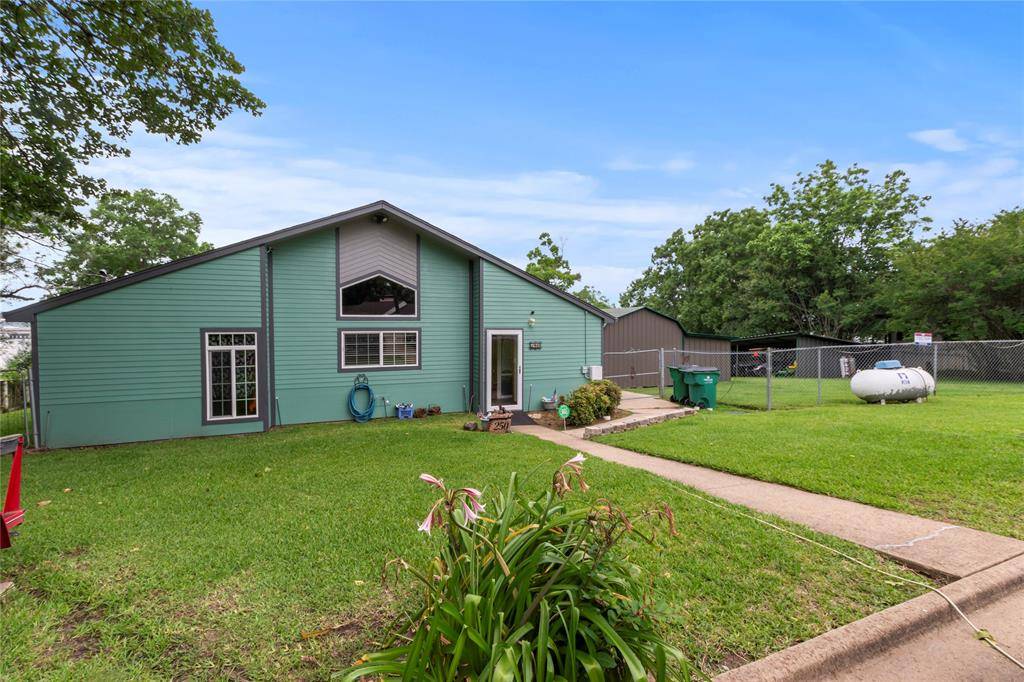 250 Whispering Oaks Trail, Payne Springs, TX 75156