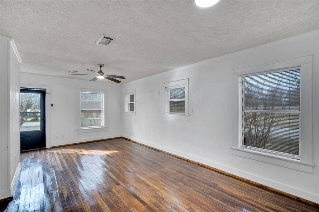 101 E Miller Street, Burleson, TX 76028