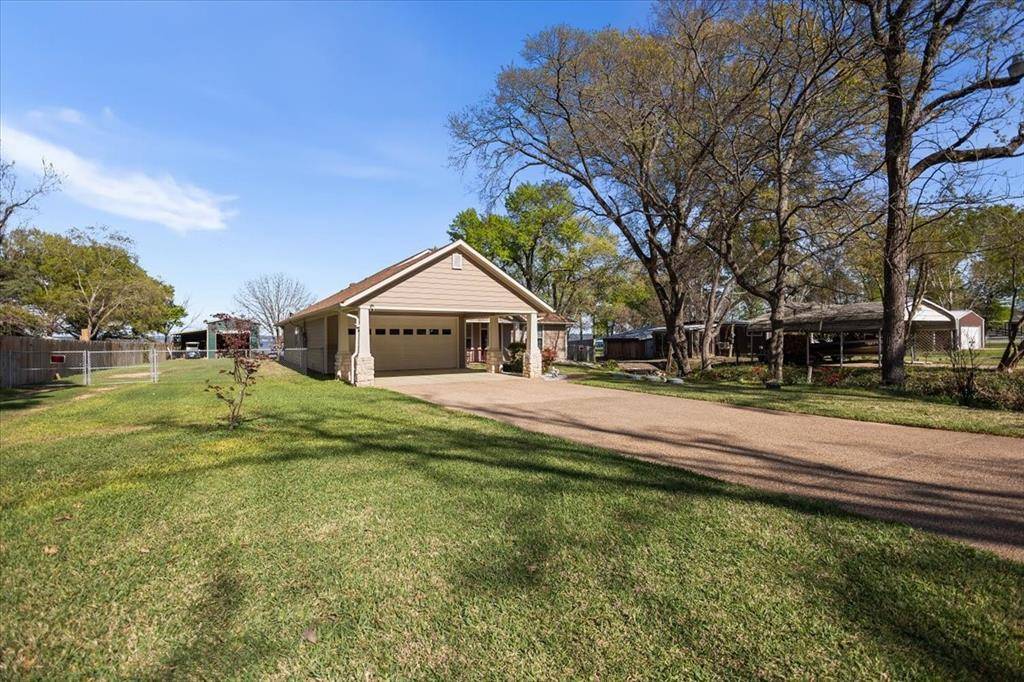 4789 Sunrise Drive, Chandler, TX 75758