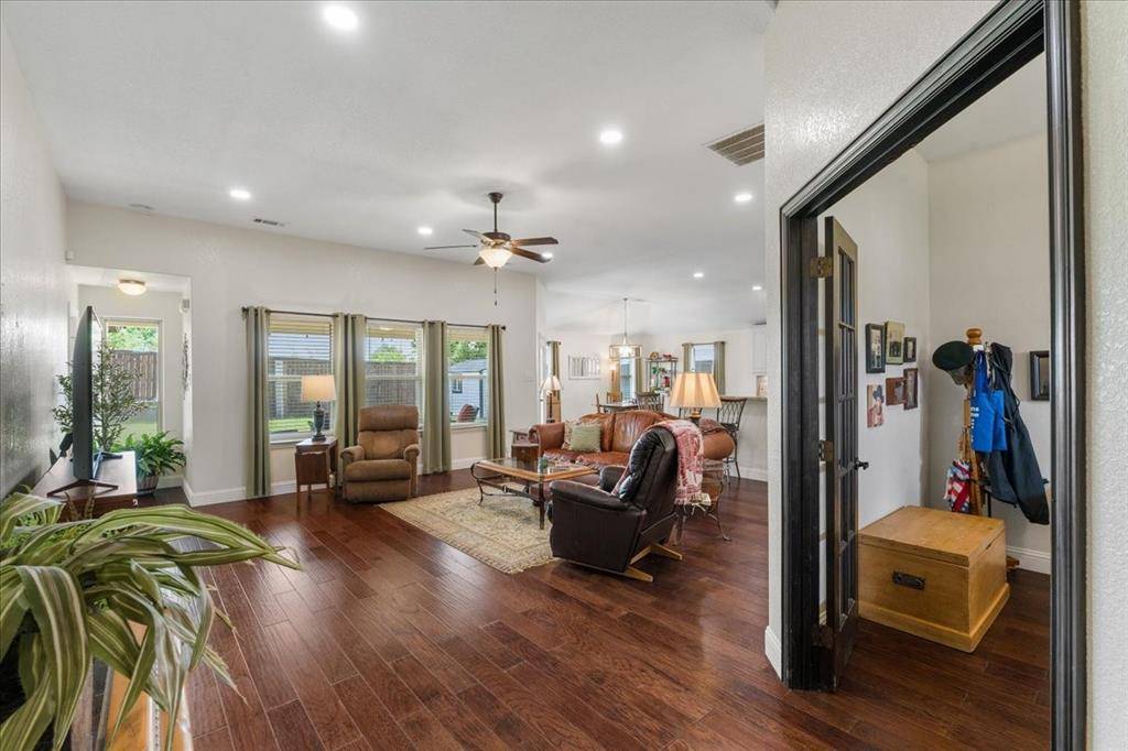 909 Winged Foot, Corsicana, TX 75110