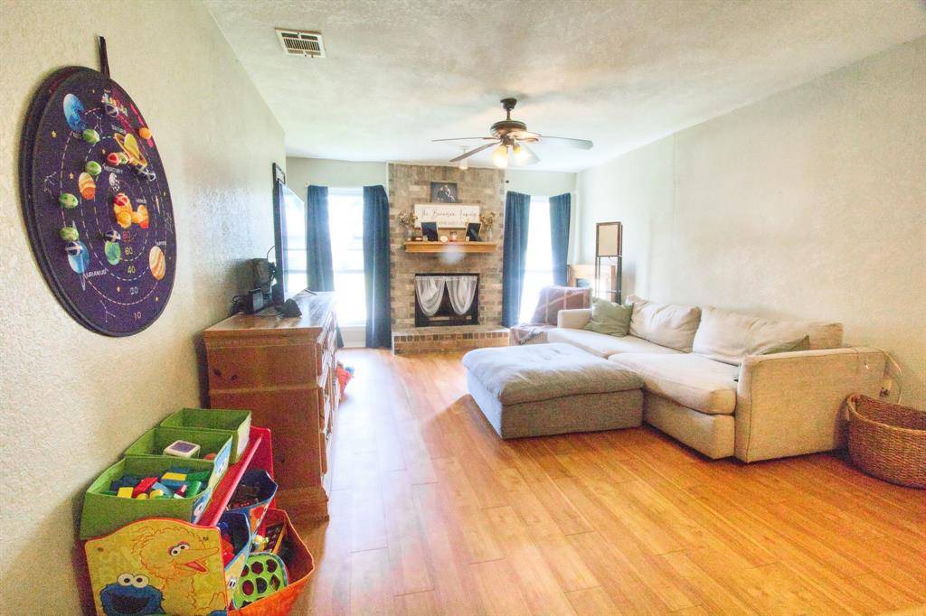 2400 Summer Place Drive, Arlington, TX 76014